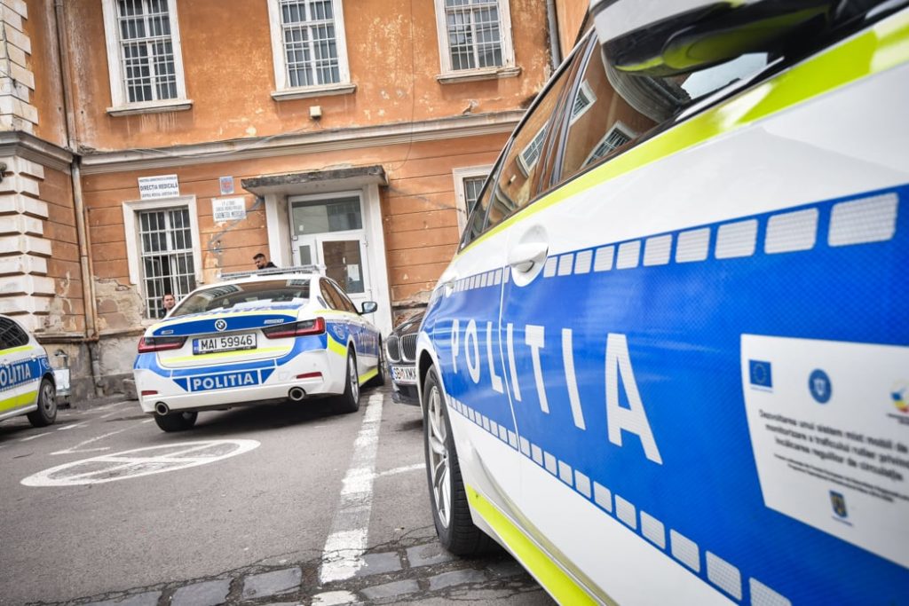 Poliția Sibiu: un bărbat băut și fără permis a intrat într-o clădire, un altul a fost prins cu numere false la mașină