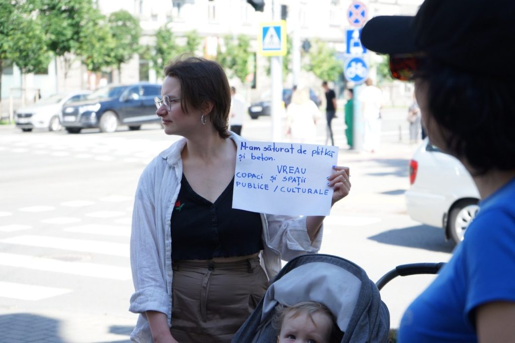 UPDATE/ FOTO. „Nu ați creat în toți acești ani niciun spațiu pentru scena independentă”. Apartamentul Deschis, închis de Primăria Chișinău după mai bine de un deceniu. Ceban: „În acel loc se desfășurau evenimente LGBT”