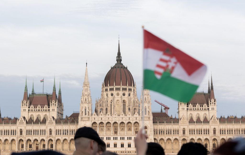 Deputaţii din Ungaria acceptă diminuarea salariilor cu 40%. „E vorba de modestie”