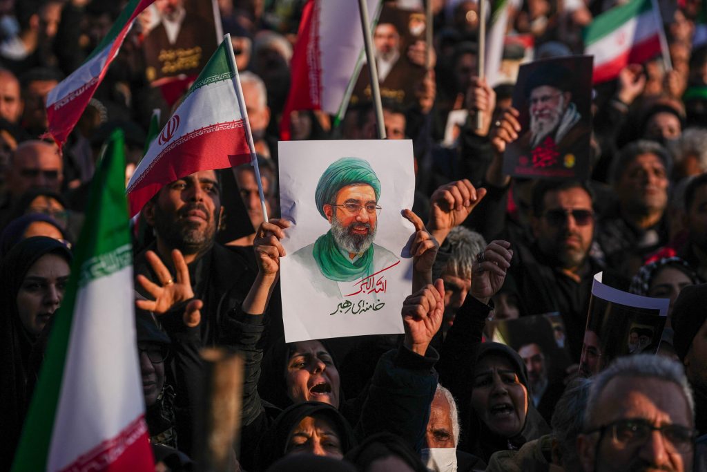 Cum reușește Iranul să evite colapsul economic în ciuda inflației de 77%, sancțiunilor și războiului