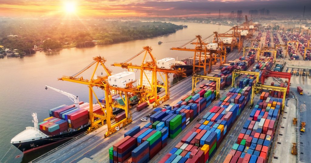 România continuă să importe mai mult decât exportă. Deficitul balanţei comerciale s-a redus cu 7% în 2026