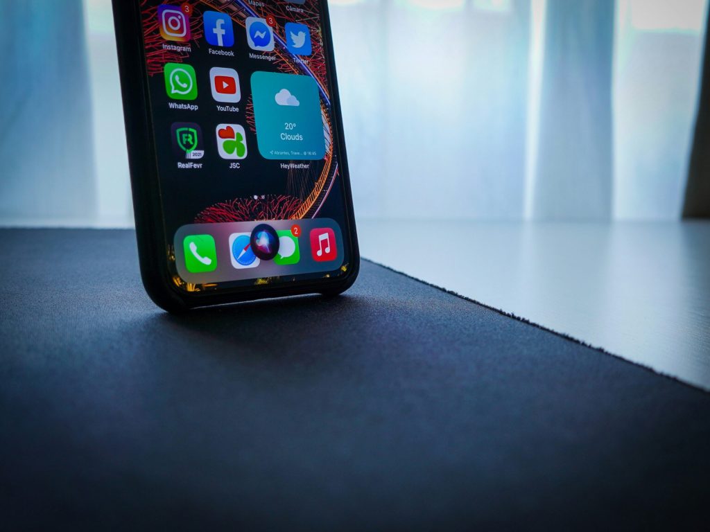 Apple dezvăluie mult aşteptata versiune Siri AI, după întârzieri