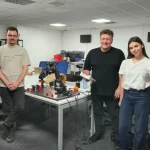 UZINEX deschide la Iași primul centru din România unde persoanele cu dizabilități locomotorii învață gratuit să programeze roboți industriali