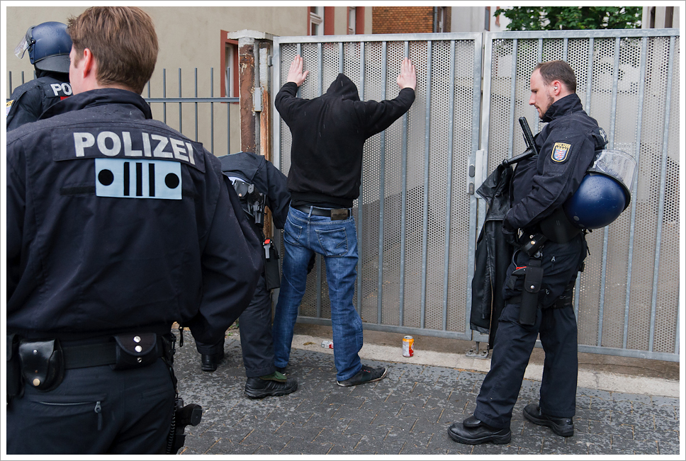 Peste 85.000 de infracțiuni motivate politic comise în Germania în 2025, pe fondul ascensiunii violențelor de extremă stânga