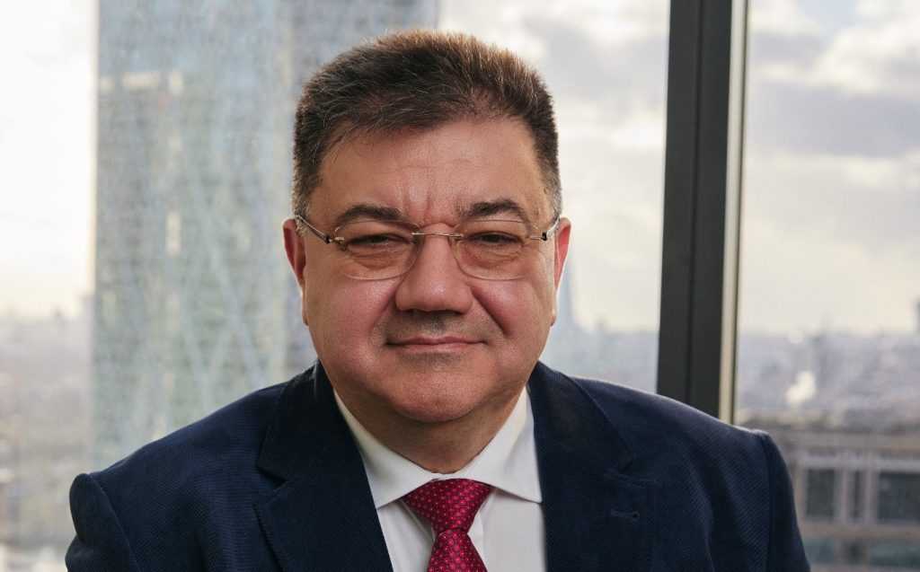 Comenzile globale de superpetroliere cresc, în timp ce semnalele privind cererea de petrol sunt mixte