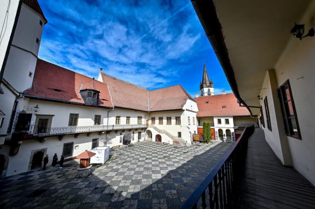Expoziție dedicată celor 70 de ani de cercetări arheologice la cetatea dacică de la Tilișca, la Muzeul de Istorie din Sibiu