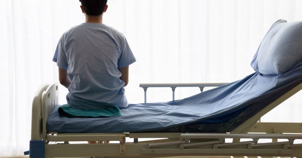 Un tânăr s-a trezit cu 5 centimetri mai înalt după o operație. Acum măsoară 2 metri și 9 centimetri