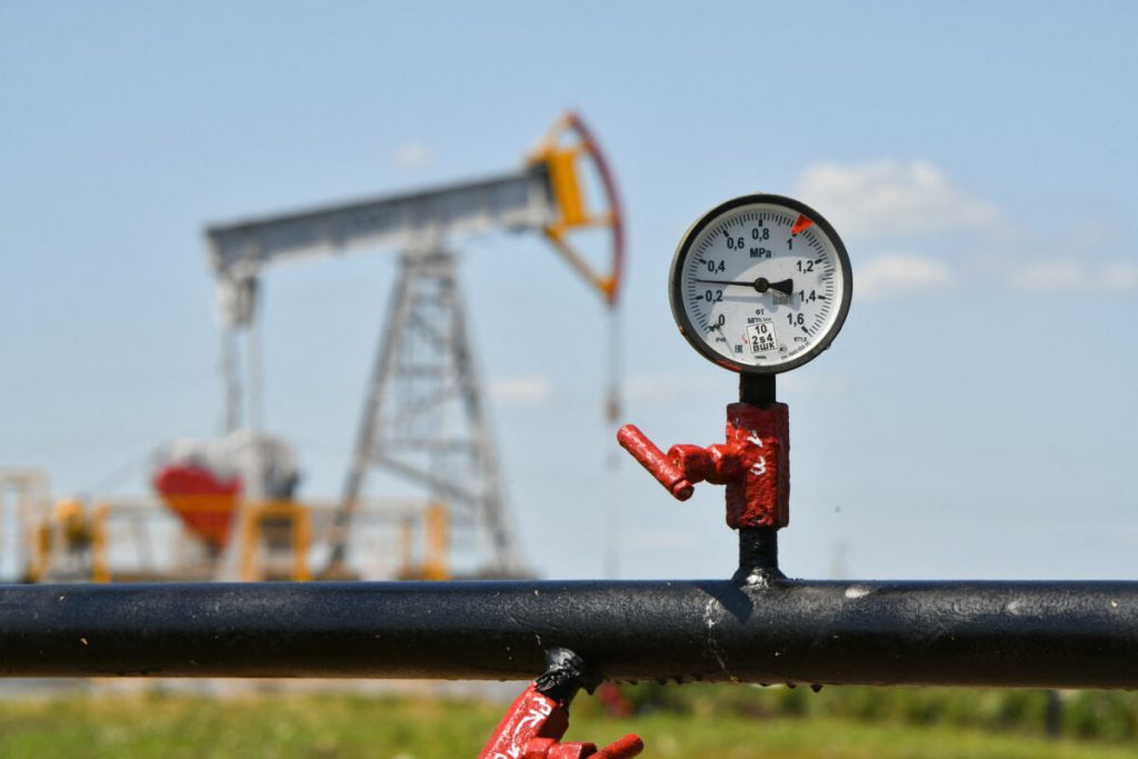 Bursele asiatice scad puternic, iar petrolul se scumpește după schimbul de atacuri dintre Iran și SUA