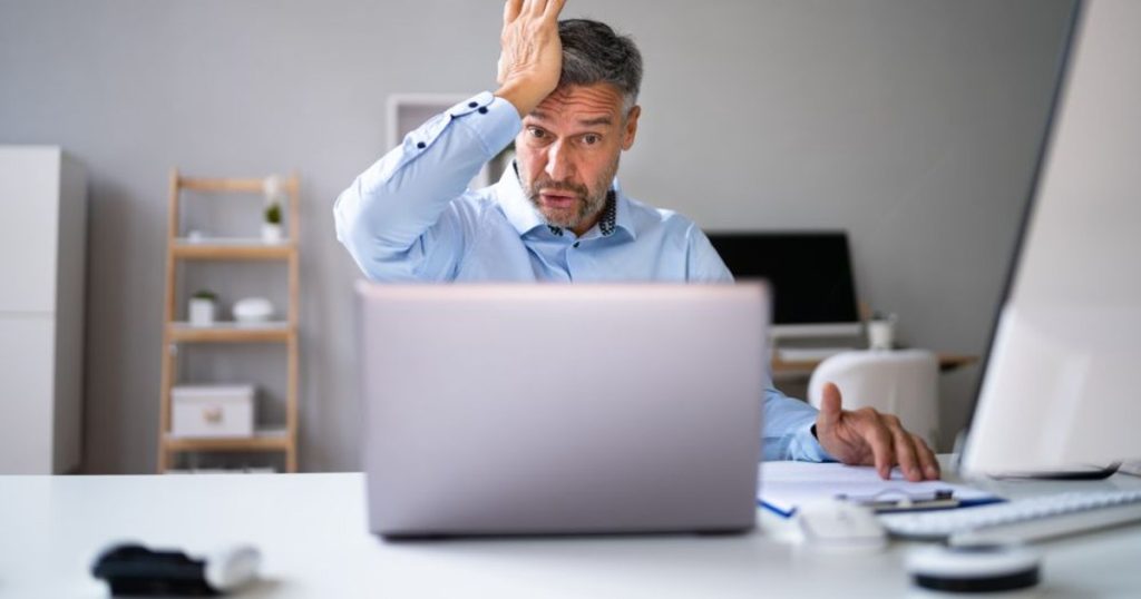 Un bărbat este acuzat că organiza tombole ilegale pe internet cu premii în mașini și bani. Ce taxe percepea