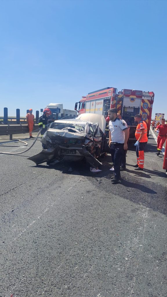 Accidentul de pe A1 Arad – Timișoara este extrem de grav. Sunt trei victime, toate transportate la spital (foto, video)