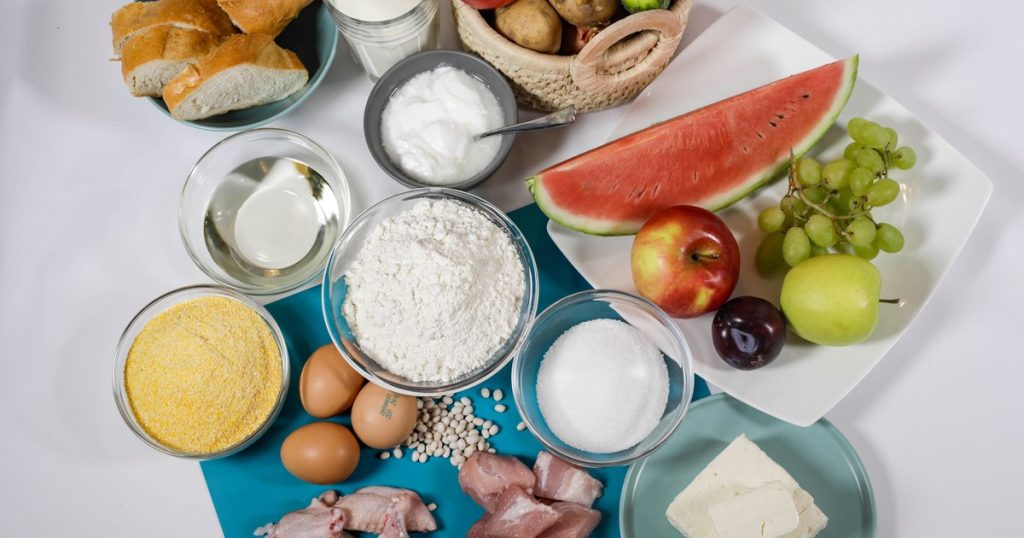 Plafonarea adaosului comercial la alimentele de bază, prelungită până la sfârșitul lui 2026