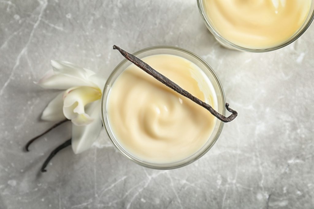 Budincă de vanilie cremoasă și delicată. Desert simplu și aromat