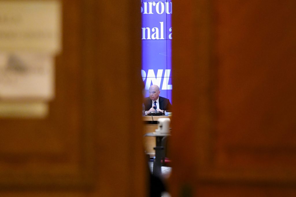 „Venim peste tine cu foc, te ardem ca pe porc”. Bărbatul care l-a amenințat pe Ilie Bolojan și-a primit pedeapsa