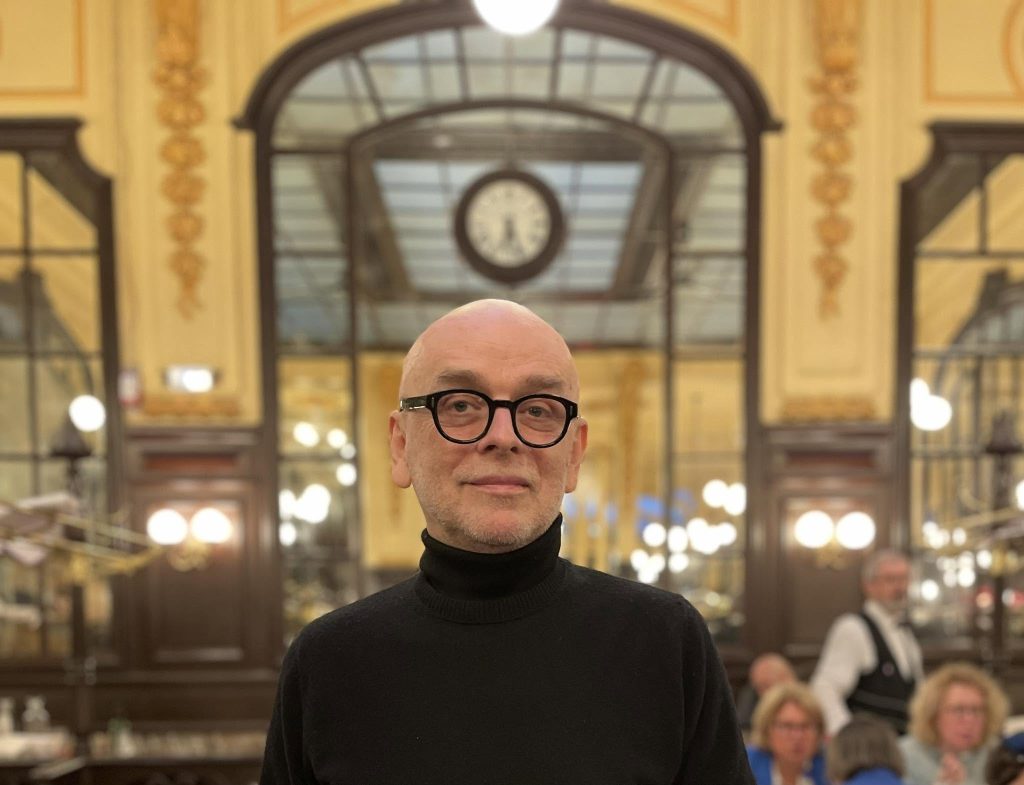 Fostul director al Muzeului Naţional de Artă al României, Călin Stegerean, a câștigat procesul cu Ministerul Culturii după ce a fost evaluat sub pragul minim / Instanța a dispus reluarea evaluării