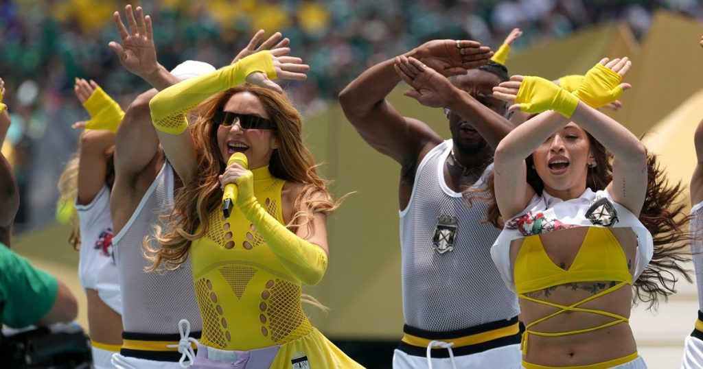 Spectacol uriaș la deschiderea Cupei Mondiale! Pe Azteca, s-a dansat cu Shakira și Salma Hayek