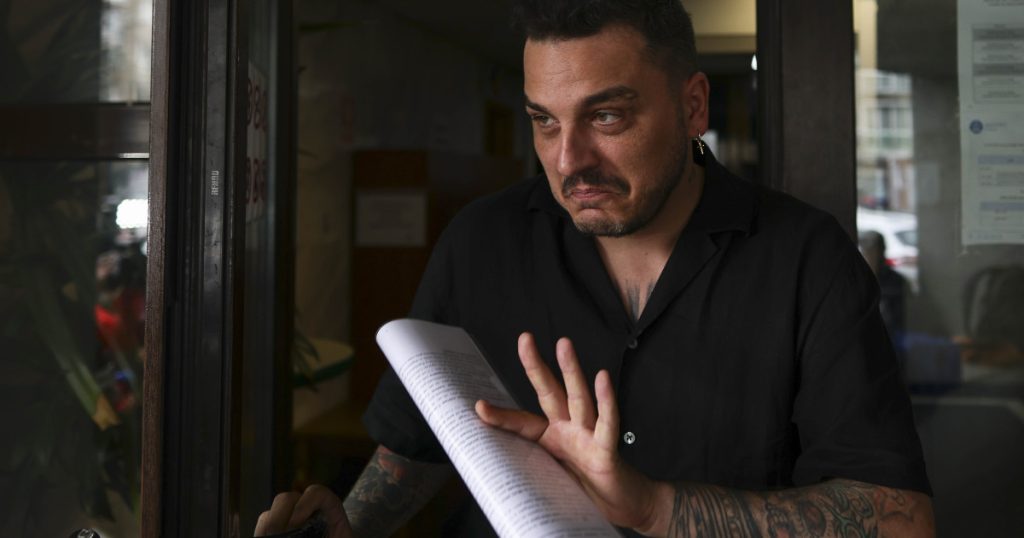 Makaveli, influencer apropiat de Șoșoacă și Georgescu, dus la Parchet după noaptea petrecută în arest. Ce acuzații îi aduc procurorii