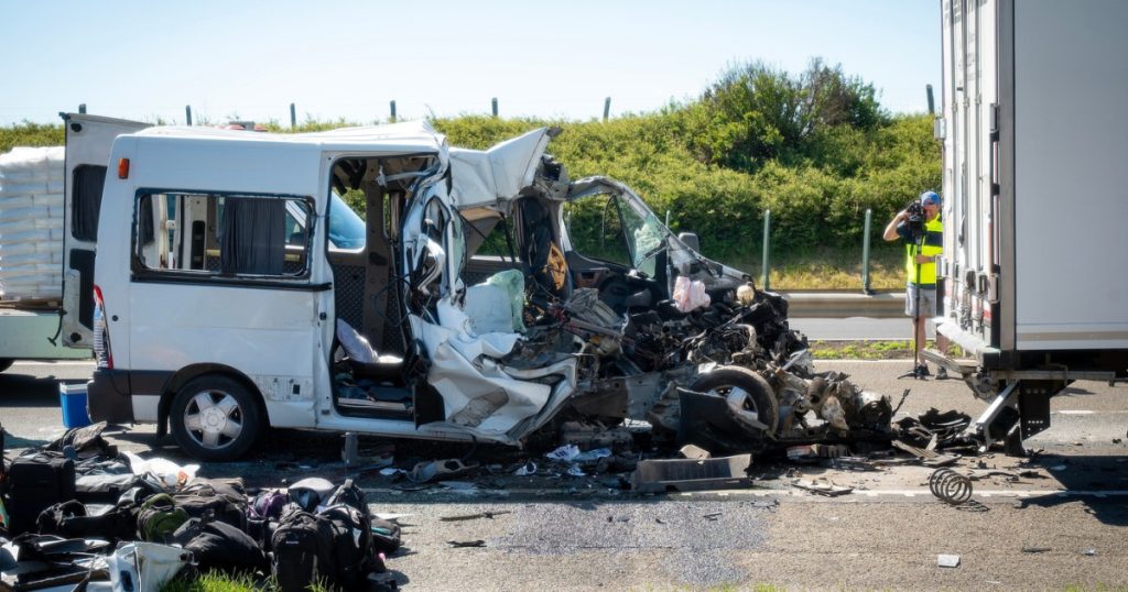 Opt cetăţeni străini morţi în Ungaria, în două accidente. Au fost implicate un camion şi un microbuz înmatriculate în R.Moldova