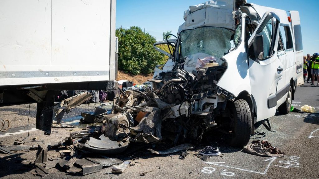 Carnagiu pe autostrada M1 din Ungaria. Un microbuz din Republica Moldova a intrat într-un camion. Opt oameni au murit