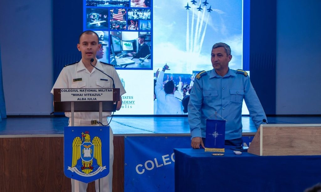 FOTO: Daniel Popa, absolvent al Colegiului Militar din Alba Iulia, exemplu pentru elevi. Studiază la Academia Navală a SUA