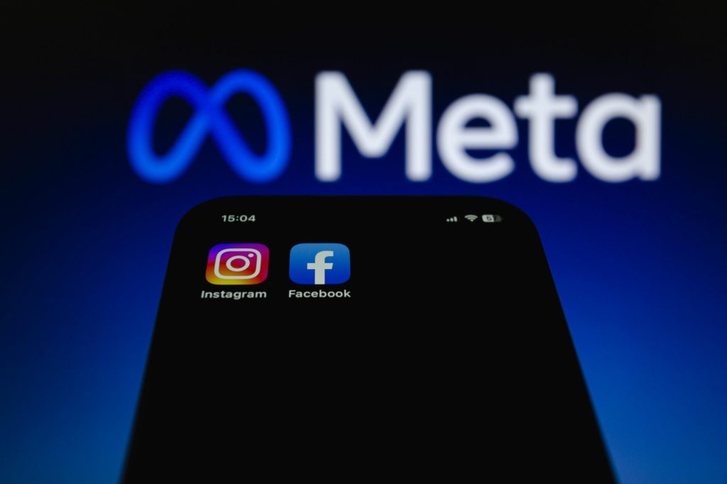 Facebook și Instagram au picat la nivel global: pană uriașă pe platforma Meta. Utilizatorii reclamă probleme de acces