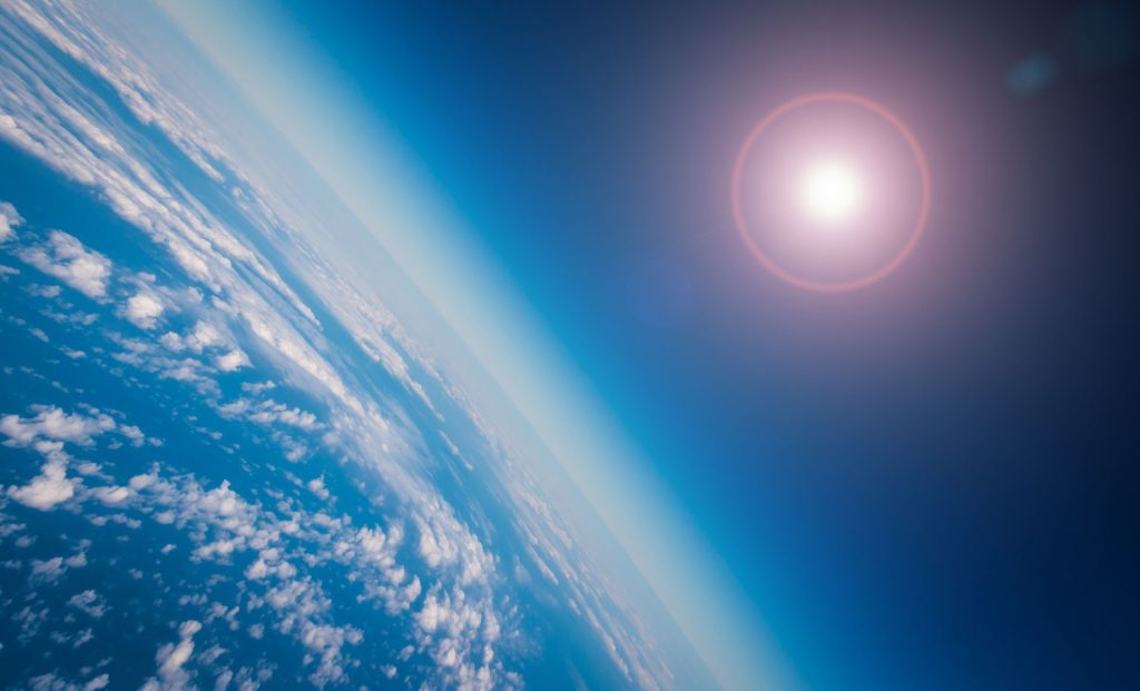 O ploaie invizibilă de substanțe chimice eterne cade pe întreaga planetă