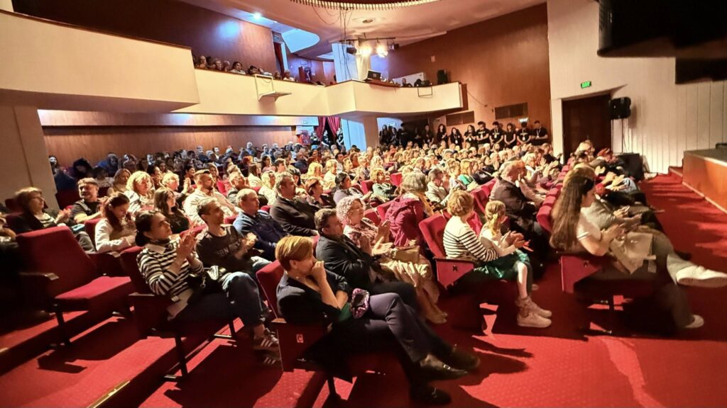 Sumă importantă pentru Teatrul „George Ciprian”, de la Ministerul Dezvoltării
