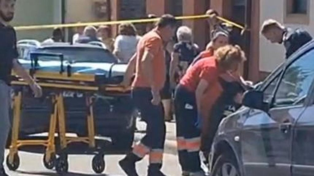 Crimă șocantă în Drobeta Turnu Severin: un tânăr de 25 de ani și-ar fi ucis mama în plină stradă