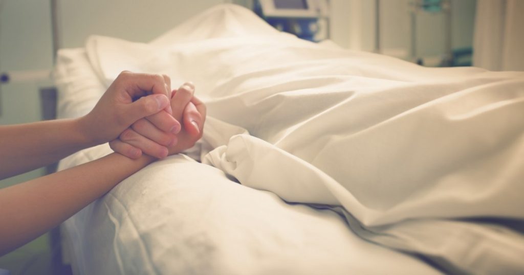 A intrat în spital cu dureri la picior și a murit după un an și jumătate în comă. Familia acuză medicii de neglijență și infecții nosocomiale