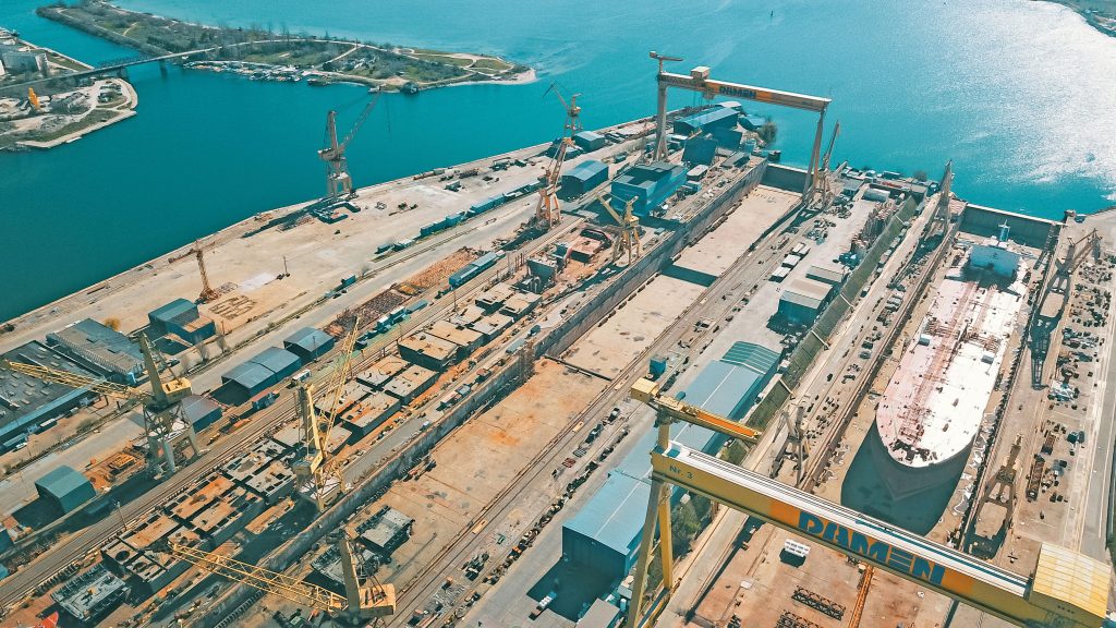 Analiza de luni. Lună de foc pentru combinatul siderurgic Liberty Galaţi şi şantierul naval Damen Mangalia. Activele celor doi coloşi industriali, aflaţi la răscruce, sunt scoase la vânzare la licitaţii programate în iunie