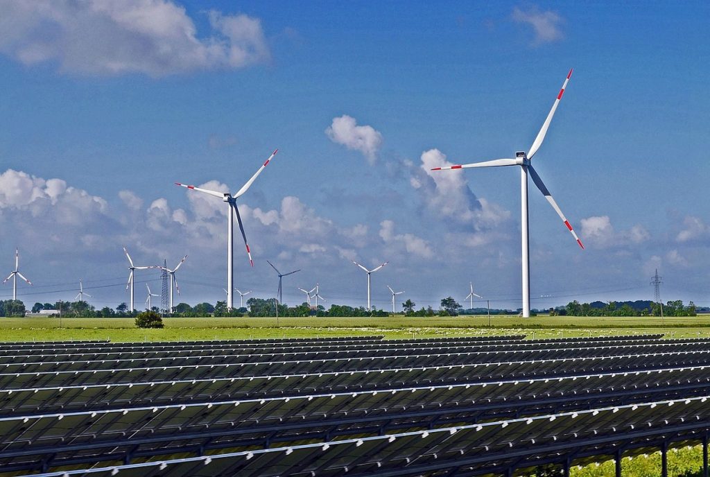 OMV Petrom construiește în Bulgaria un mega-proiect de energie verde cu baterii și panouri solare