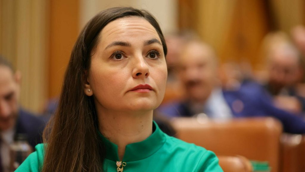 Criză politică: Anamaria Gavrilă anunță că POT e dispus să discute cu Adrian Veștea. „România trebuie scoasă din blocaj”