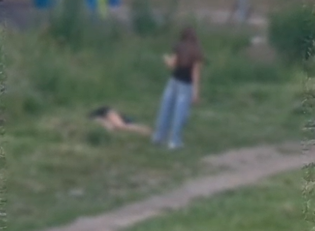 VIDEO. Scene dureros de privit în Florești! Fată filmată într-o stare de confuzie totală, abia ținându-se pe picioare: „Părinți, aveți grijă de copii!”