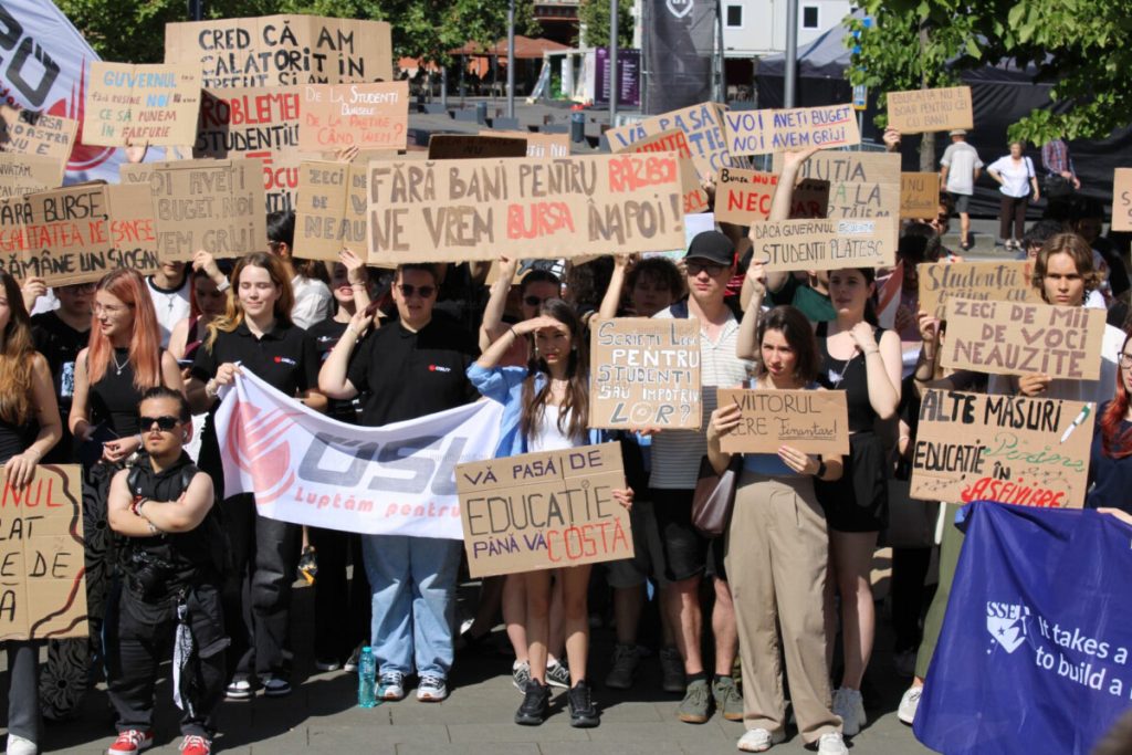 Studenții clujeni anunță ample proteste împotriva măsurilor luate de Guvernul Bolojan