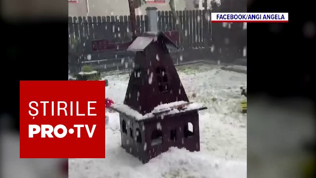 Furtuni violente au răvășit România. Un om a murit lovit de trăznet, grindina a format straturi groase de gheață pe străzi