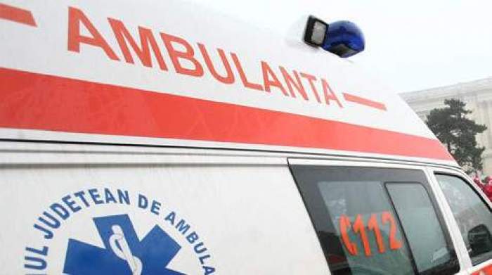 Scandal în Baia Mare – Un bărbat a agresat un ambulanțier și a distrus bunuri din ambulanță. Au intervenit jandarmii