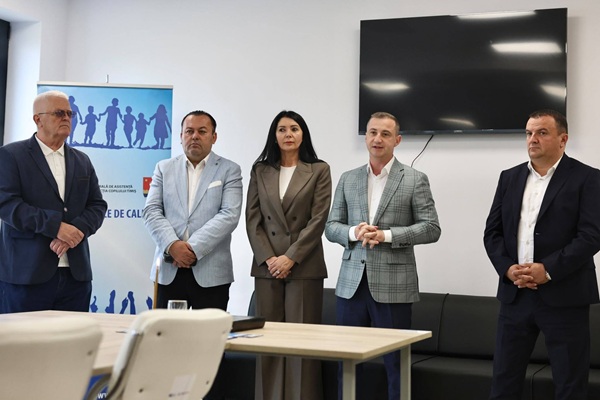 Alfred Simonis: „Astăzi am inaugurat la Lugoj Centrul de Zi pentru Persoane Adulte cu Dizabilități. Sprijin pentru acești oameni. Sprijin pentru o viață mai bună”. Foto