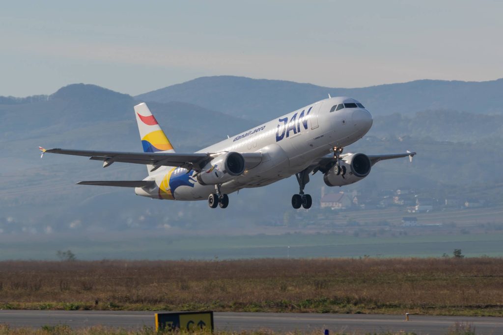 Analiză: DAN AIR, compania românească cu bază în Bacău, a trecut de la pierderi la un profit de 11,6 milioane de lei. Afacerile au crescut, ajungând la aproximativ 225 de milioane de lei (43 de milioane de euro)