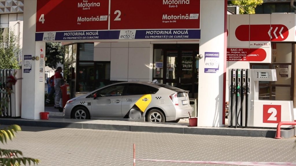 Benzina și motorina se ieftinesc: noi schimbări de preț la pompă