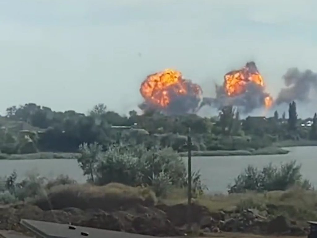 Ucraina a lovit un depozit de petrol din Krasnodar /  Drumuri închise spre Crimeea