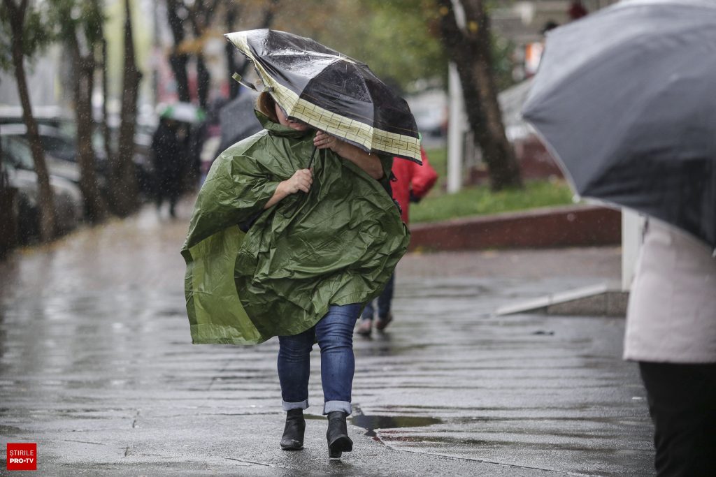 Furtuni în mai multe regiuni din România. Cod galben anunțat în 13 județe din nordul țării. HARTĂ