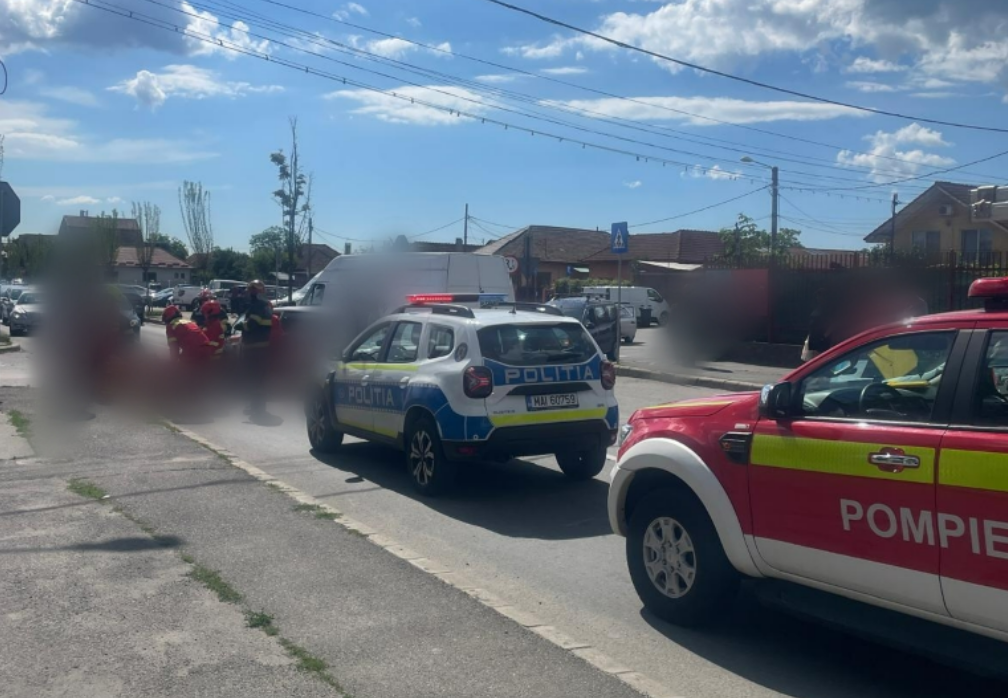 VIDEO. Cum s-a produs accidentul de pe strada Plevnei din Cluj, în care un motociclist a fost rănit după ce a fost lovit de o mașină. Șoferul vira stânga