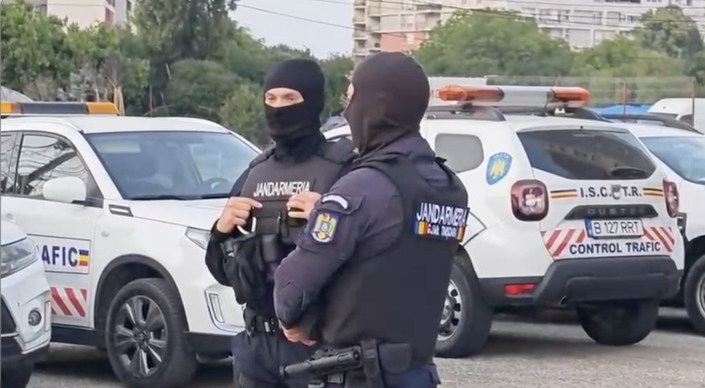 Percheziții DNA în șapte județe și București la mai multe firme de curierat și livrare prin platforme online într-un dosar de evaziune fiscală