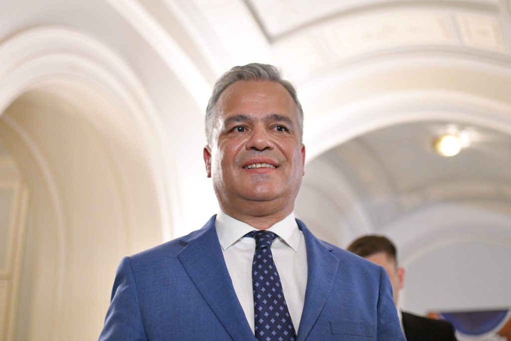 UDMR decide astăzi dacă susține Guvernul Veștea. Premierul desemnat caută susținere în Parlament, după expirarea ultimatumului PNL