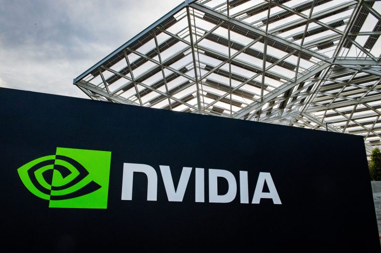 Nvidia atrage peste 21 de miliarde de euro prin prima emisiune de obligațiuni din ultimii cinci ani. Miza: cursa globală pentru inteligența artificială