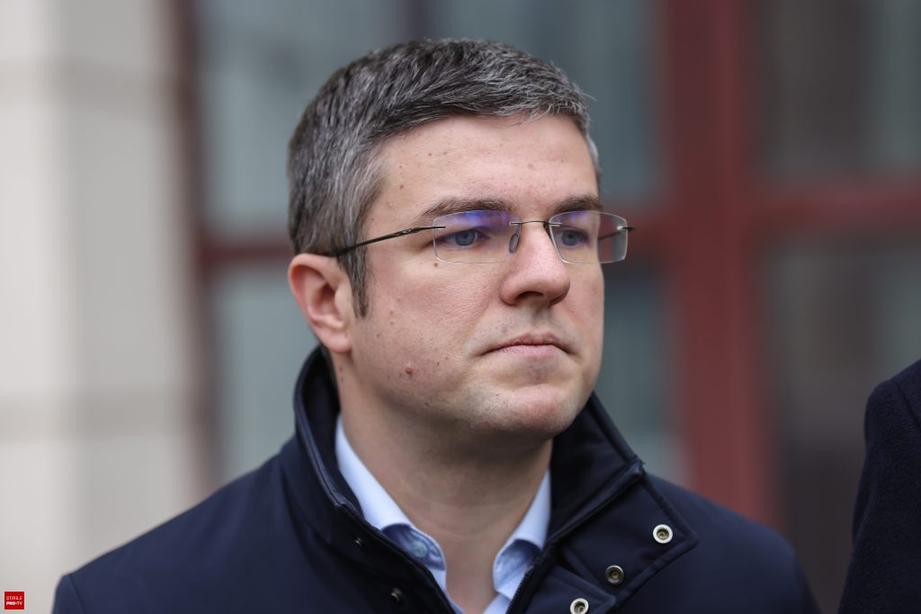 Irineu Darău, despre Adrian Veștea: „S-a urcat maimuţa în copac şi i se vede fundul. Sper să nu ajungă premier”