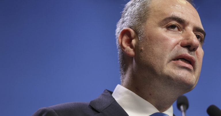 Adrian Veştea dă asigurări că Alexandru Nazare vrea să facă parte din Guvernul pe care el îl va propune