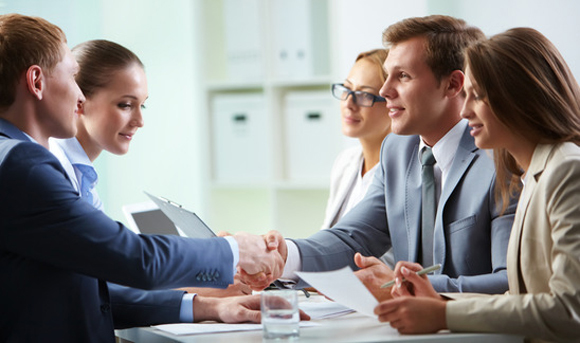 Sondaj eJobs - Peste 40% dintre angajatori şi-au păstrat planurile de recrutare făcute la începutul anului. Cei mai mulţi deschid poziţii noi doar în scop de înlocuire sau pentru departamentul de vânzări