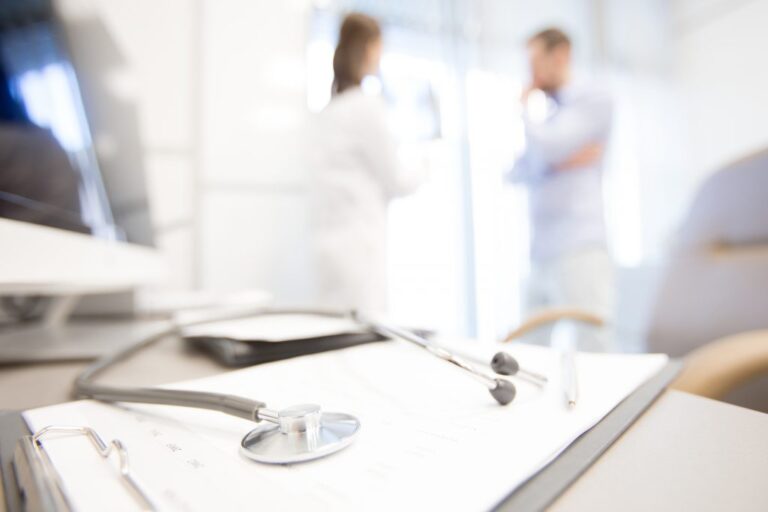 Ambulatoriile integrate din spitalele subordonate Ministerului Sănătății funcționează doar parțial și au un impact limitat în reducerea spitalizărilor evitabile, arată un audit al Curții de Conturi