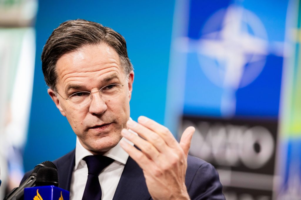 Rutte insistă că Statele Unite sunt „angajate” față de NATO, în ciuda deciziei de a „ajusta” contribuțiile în Europa