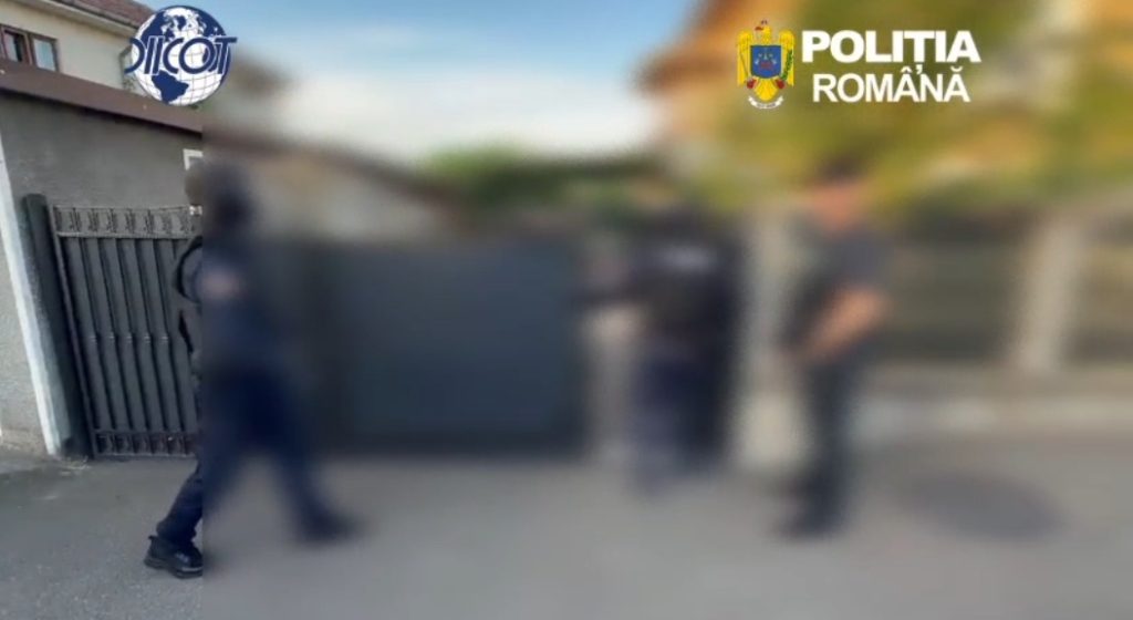 VIDEO: Percheziții în două județe, făcute de polițiștii și procurorii DIICOT din Gorj